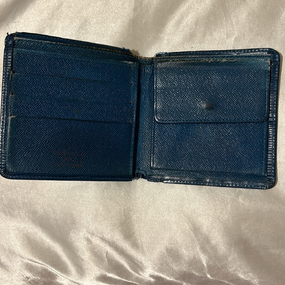 Authentic Louis Vuitton Blue Epi Leather Bifold Wallet - Picture 3 of 7